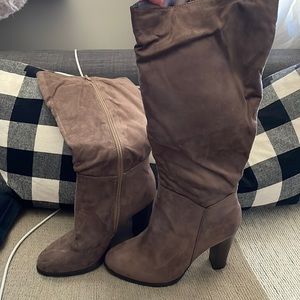 Faux suede brown heeled boots